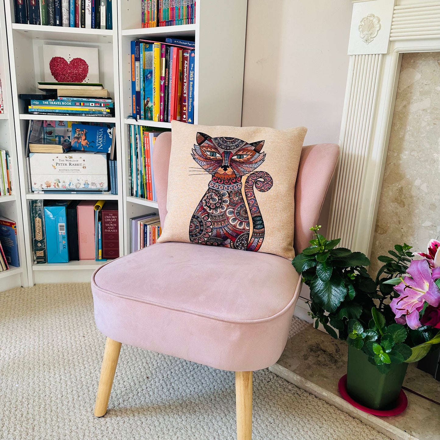 Tabby Cat Tapestry Embroidered Cushion Cover (43 x 43 cm)
