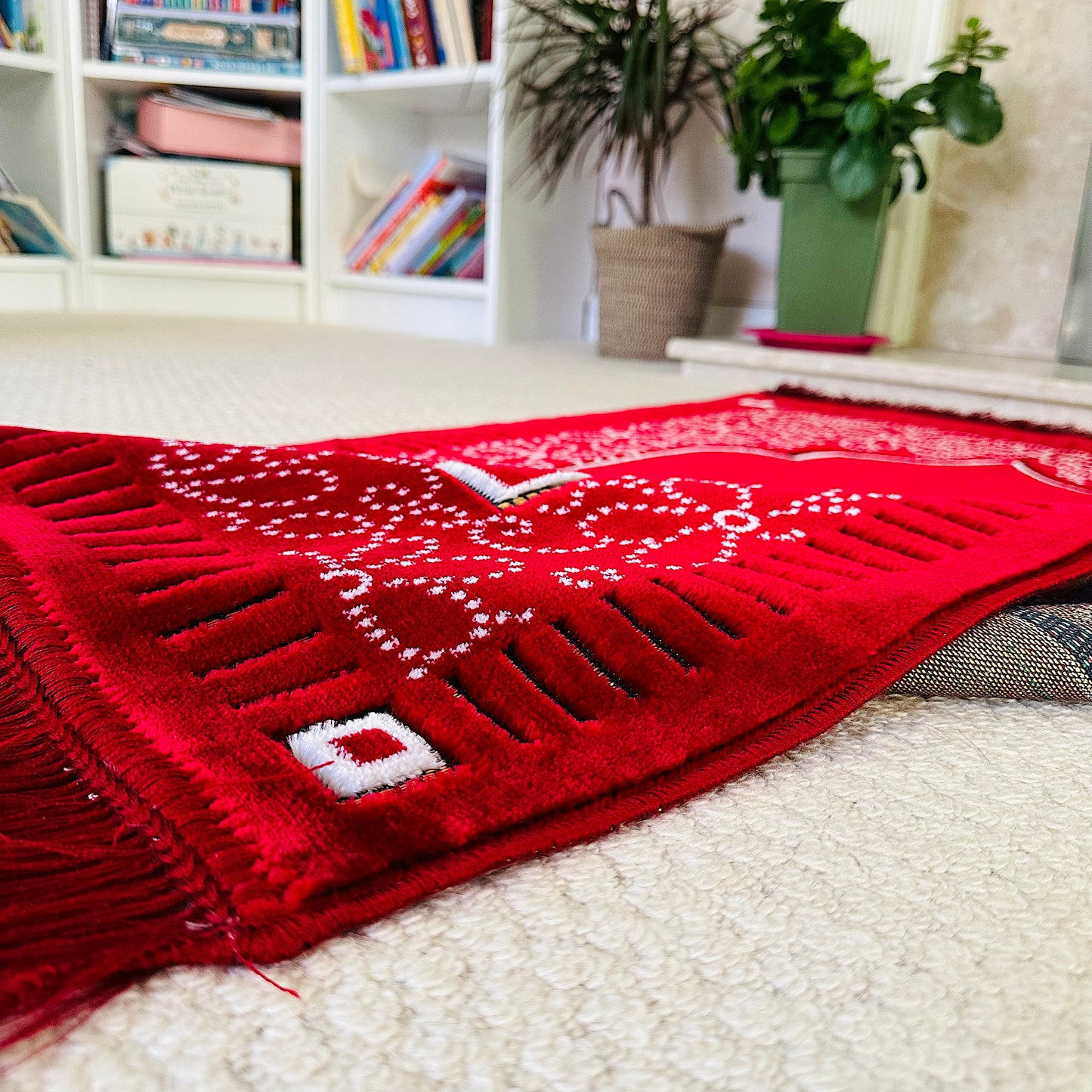New Mihrab Style Velvet Prayer Mat (750g)