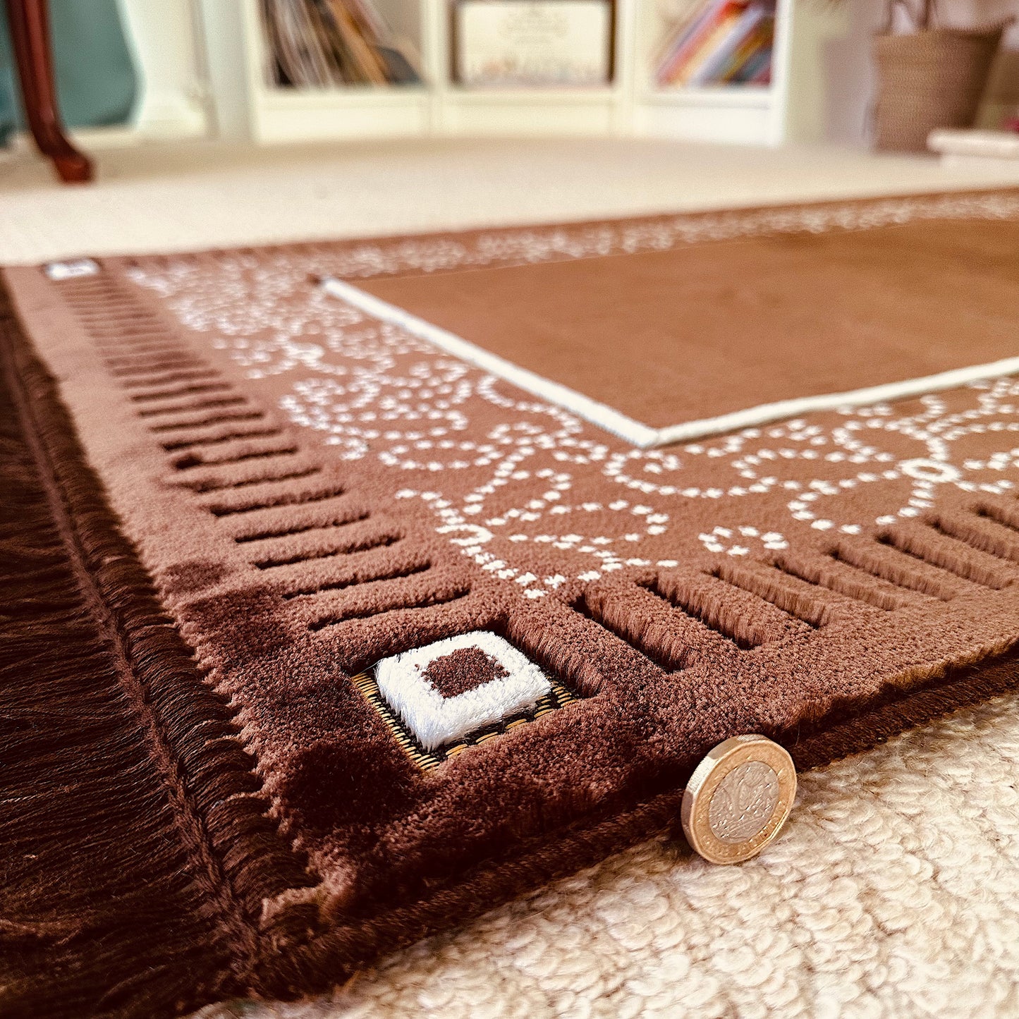 New Mihrab Style Velvet Prayer Mat (750g)