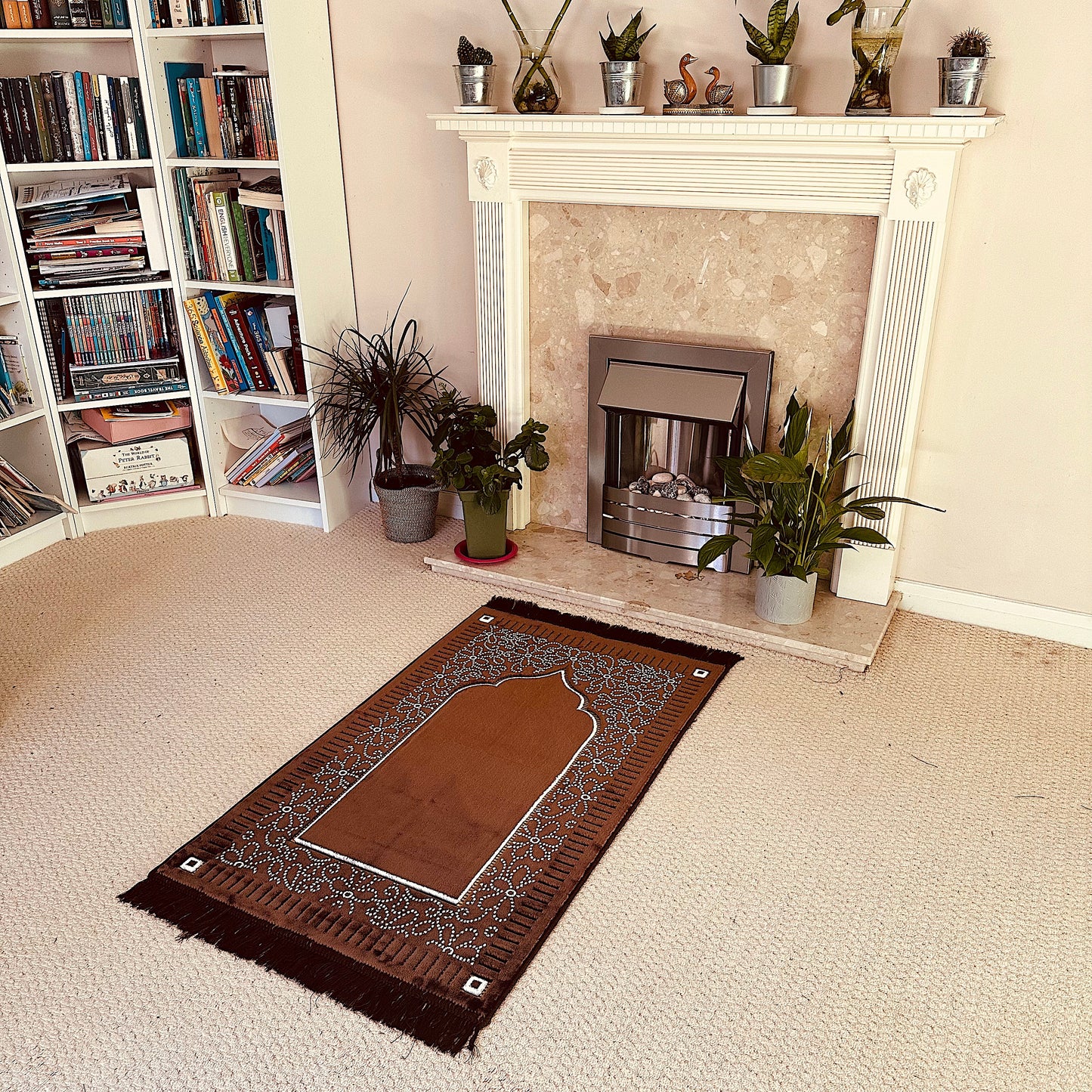 New Mihrab Style Velvet Prayer Mat (750g)