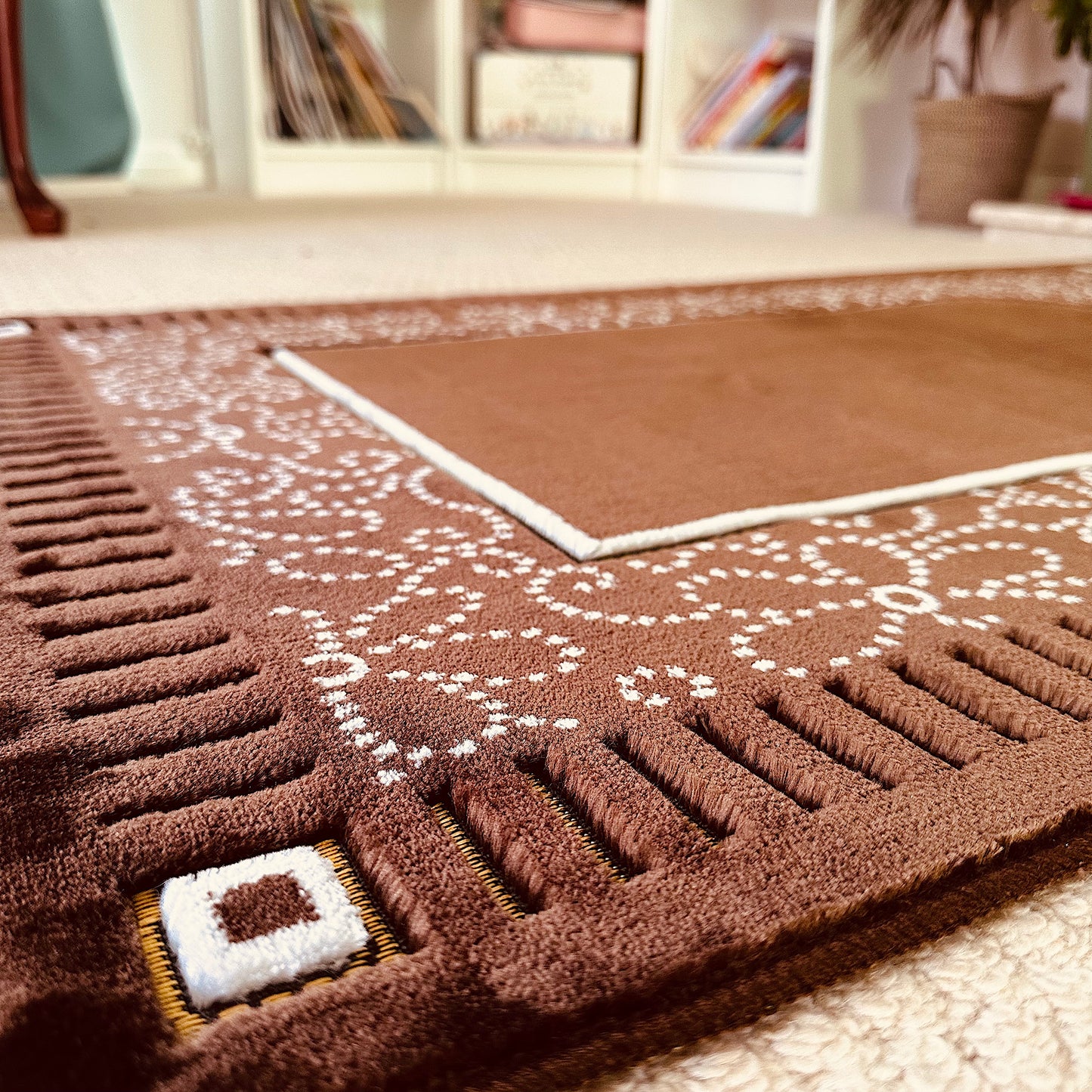 New Mihrab Style Velvet Prayer Mat (750g)
