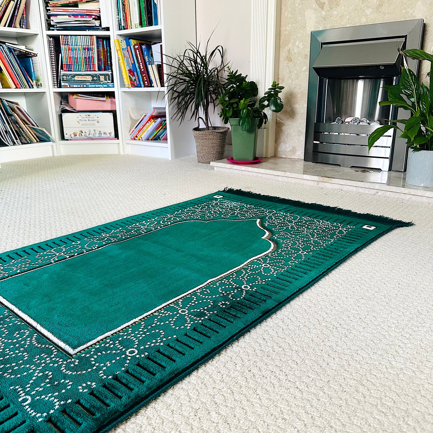 New Mihrab Style Velvet Prayer Mat (750g)