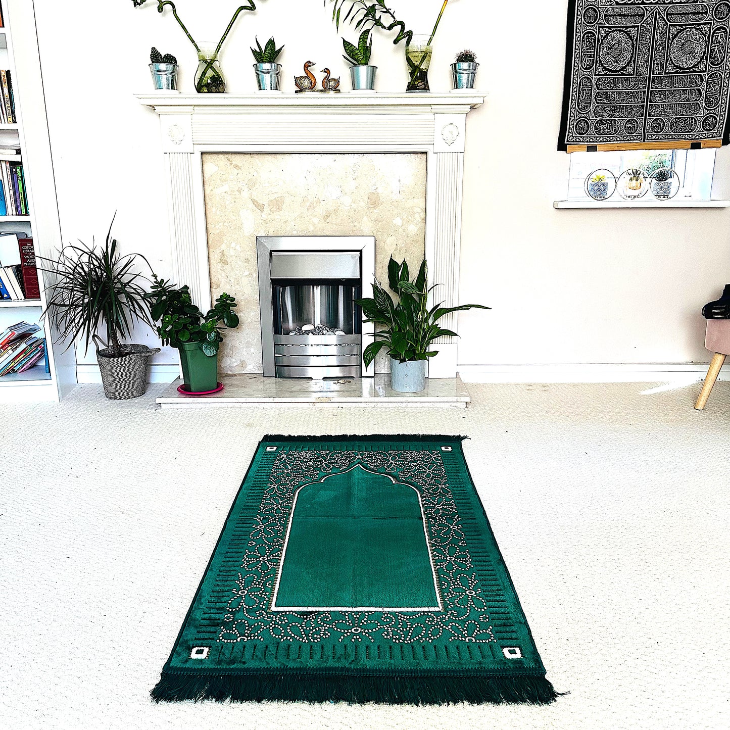 New Mihrab Style Velvet Prayer Mat (750g)