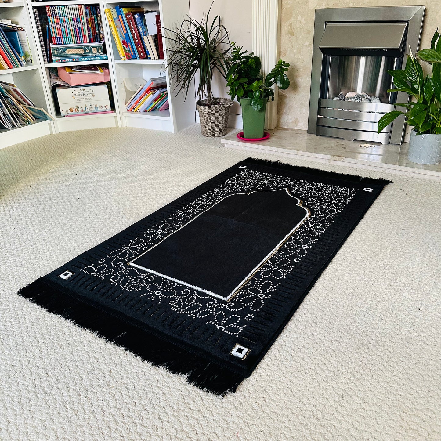 New Mihrab Style Velvet Prayer Mat (750g)