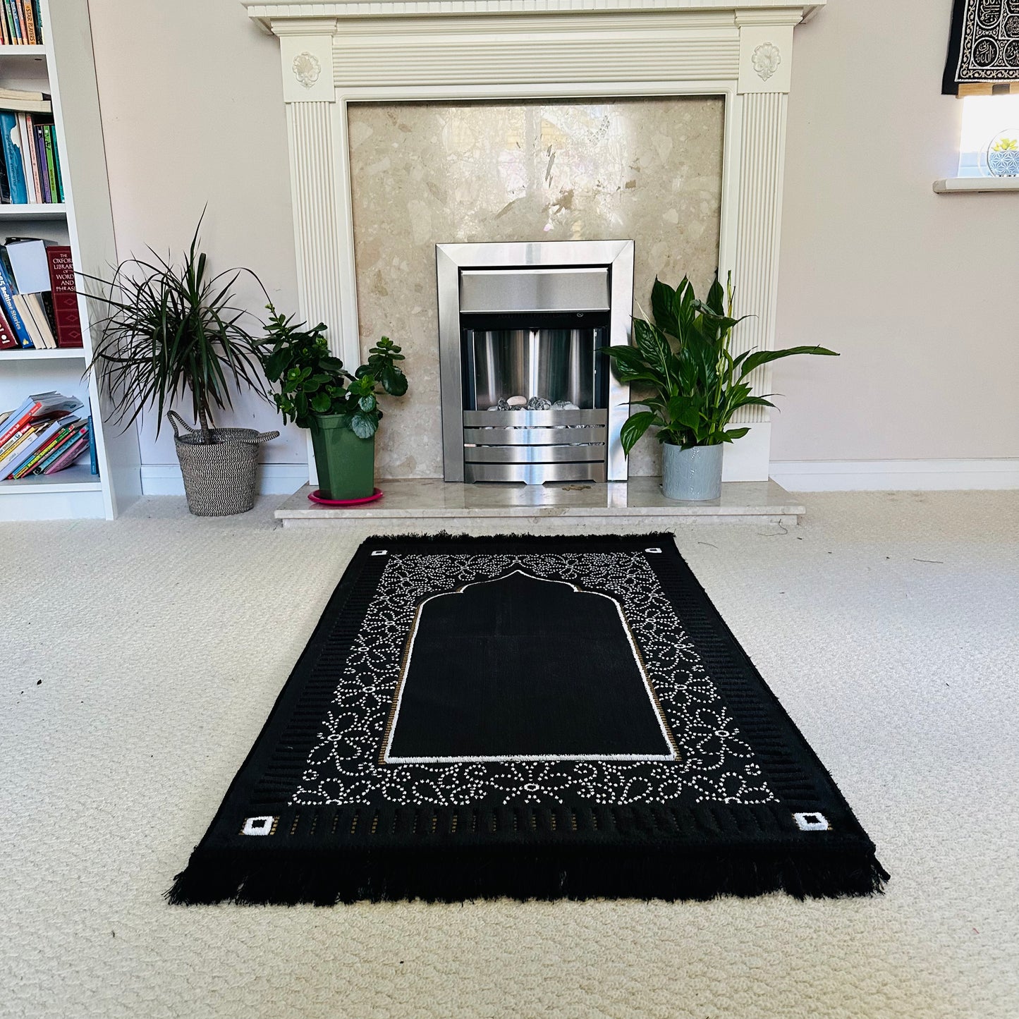 New Mihrab Style Velvet Prayer Mat (750g)