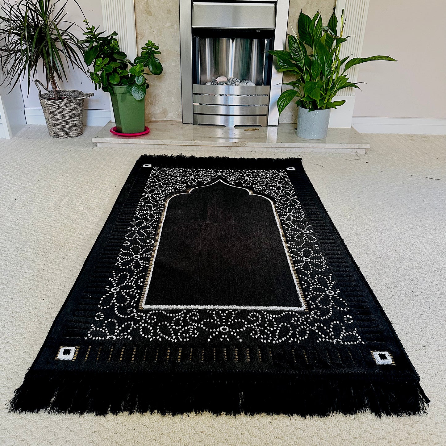 New Mihrab Style Velvet Prayer Mat (750g)
