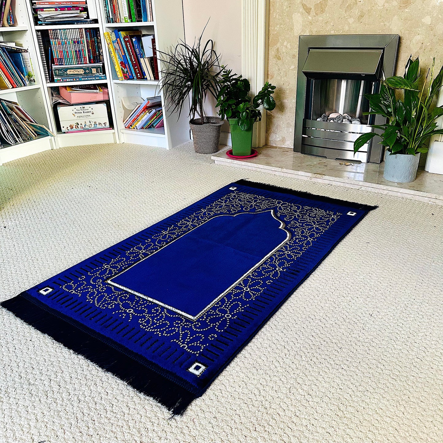 New Mihrab Style Velvet Prayer Mat (750g)