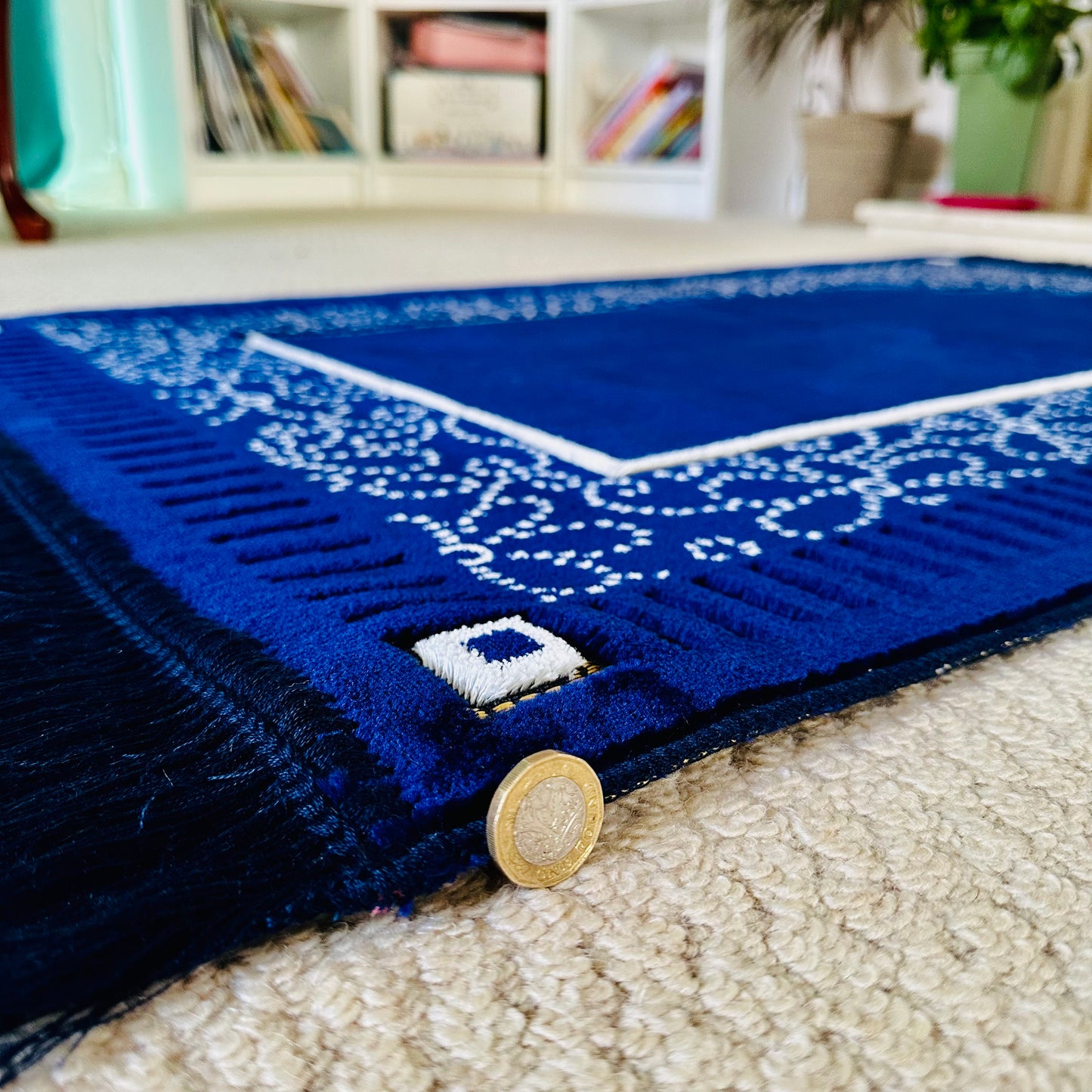 New Mihrab Style Velvet Prayer Mat (750g)