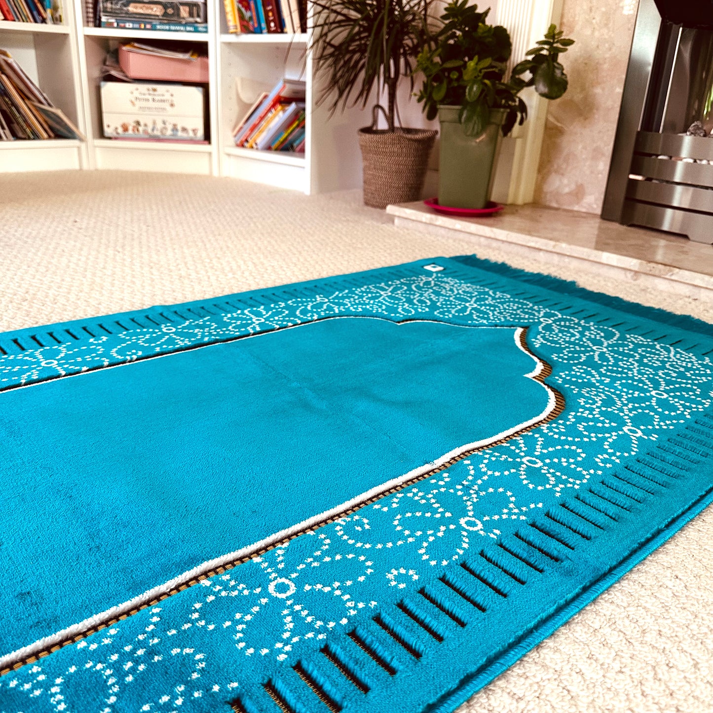 New Mihrab Style Velvet Prayer Mat (750g)