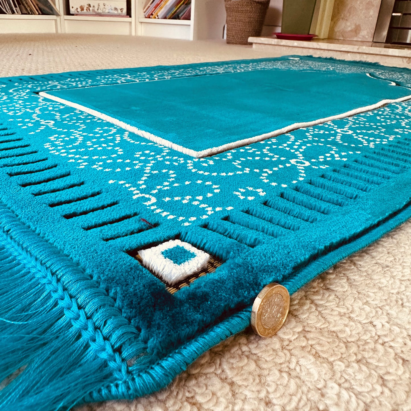 New Mihrab Style Velvet Prayer Mat (750g)