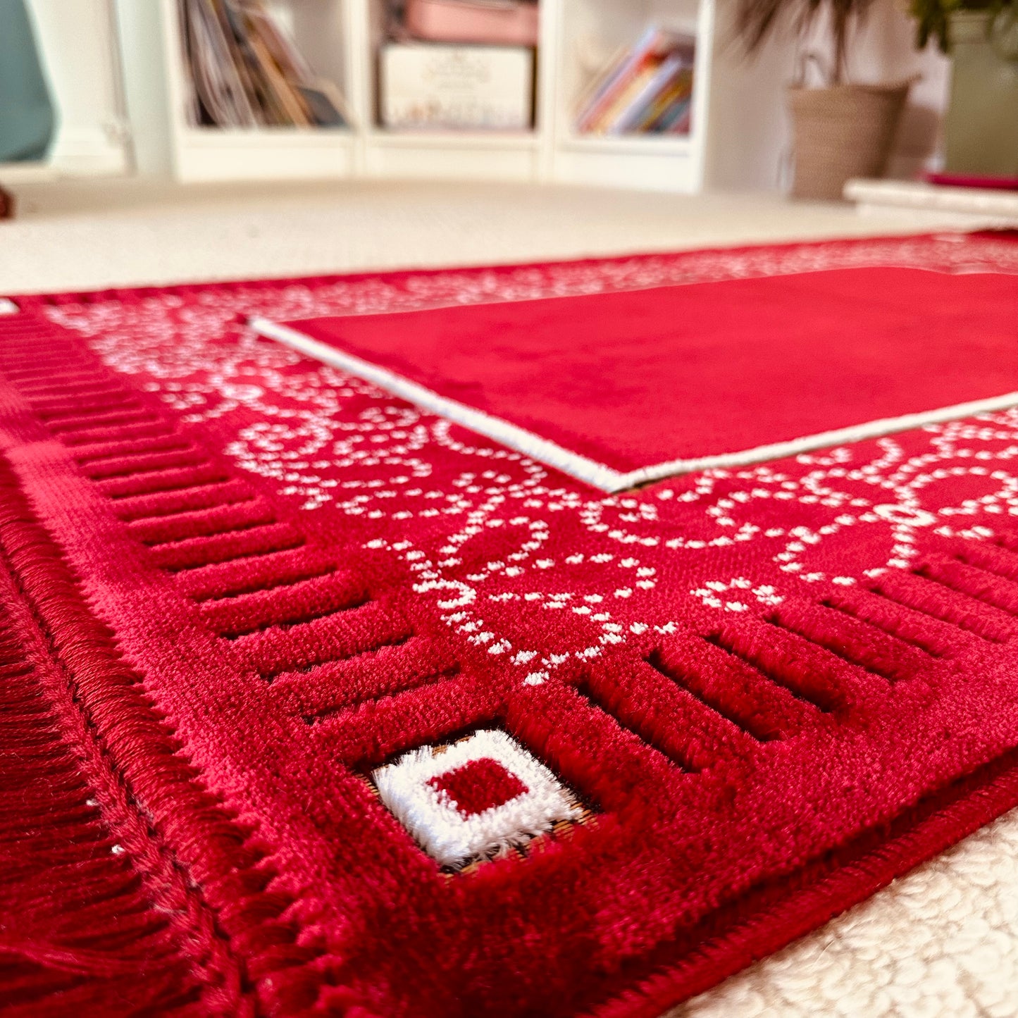 New Mihrab Style Velvet Prayer Mat (750g)