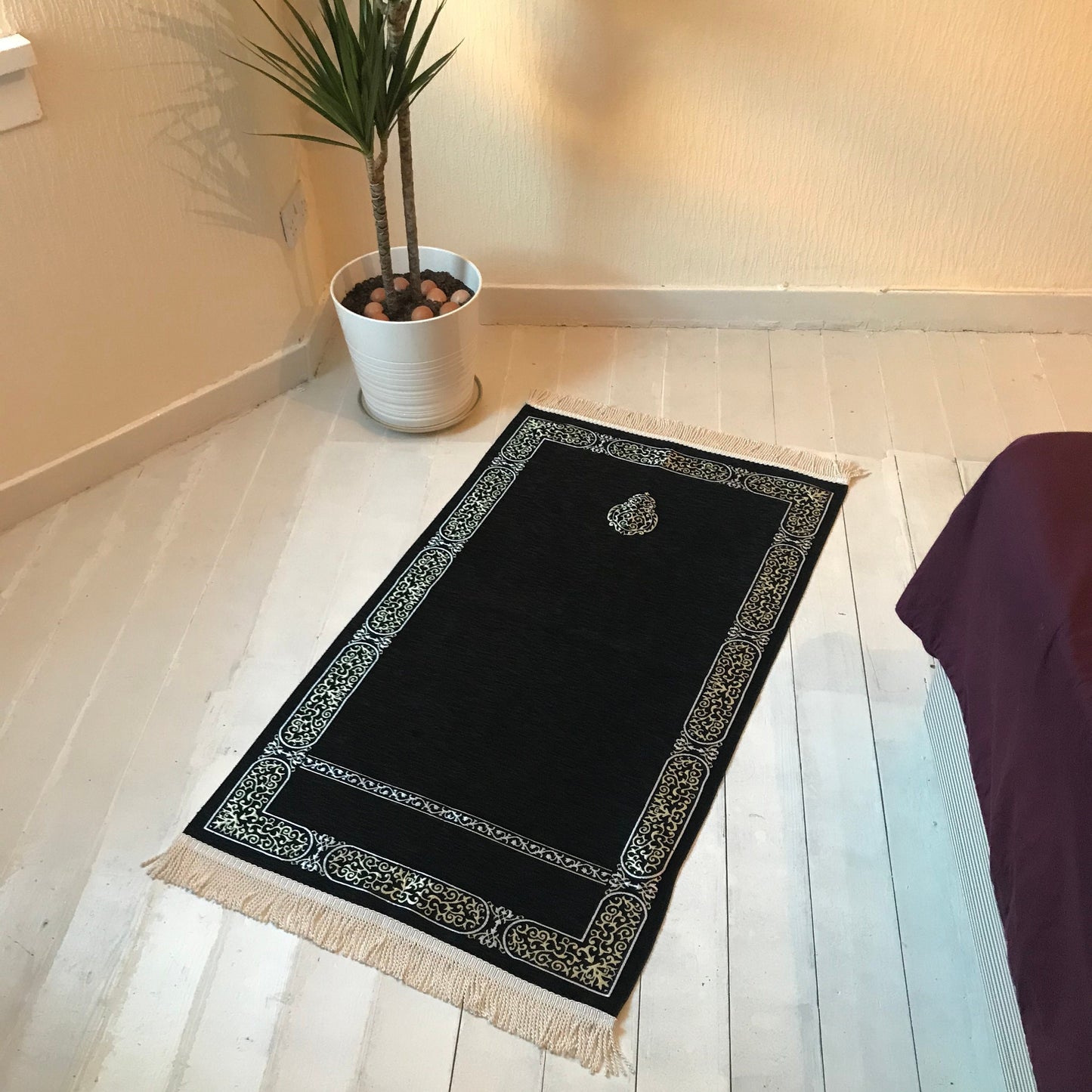 Kaaba Patterned Embroidered Prayer Rug