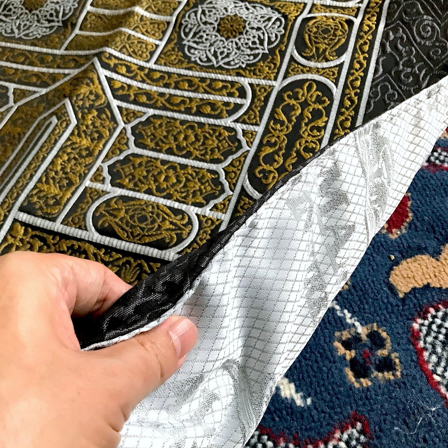 Kaaba Curtain Patterned Lined Prayer Rug  (750g)